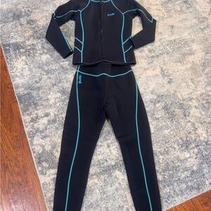 Goldfin XL Girls Black and Blue Dive Suit